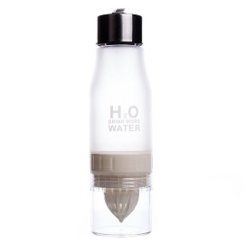 Бутылка для воды H2O QC650 с соковыжималкой (650мл) (белая)